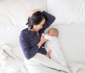 Mother and baby sleeping after c-section | babybay bedside sleepers