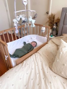 Baby in bassinet as parents think about stopping co-sleeping | babybay co-sleeper crib
