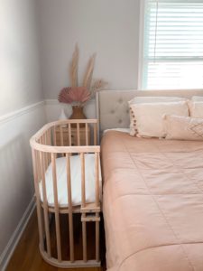 A co sleeper with a parent and baby room sharing | babybay bedside sleepers