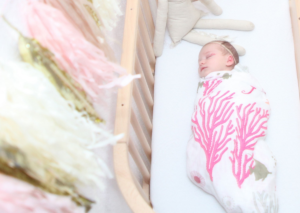 Baby safely co-sleeping in bedside bassinet | babybay bedside co-sleepers
