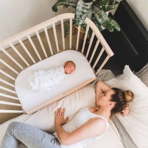 One of the world's many co sleeping babies next to their mother | babybay bedside sleeper