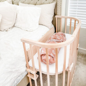 A baby sleeping in a non-toxic bedside sleeper | babybay co-sleepers