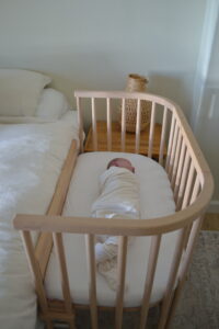 Pic of baby sleeping in co sleeper | babybay bedside sleepers